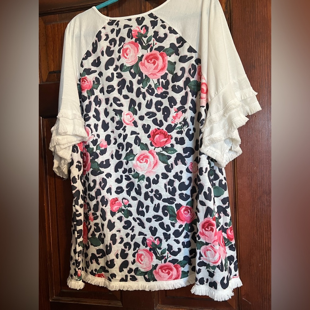 Lightweight, flowing sleeves, 3x top,